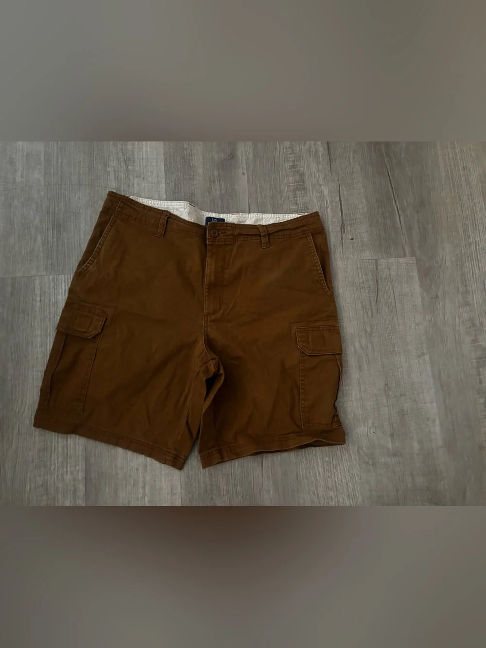 Men's above knee Cargo Shorts in Brown size 36